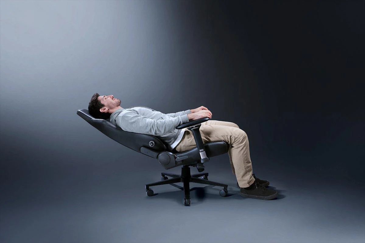 Razer Iskur V2 – Ergonomisk Gaming Stol med Dynamisk Lændestøtte (Sort)